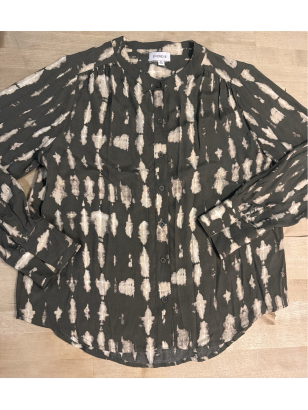 EVEREVE Women’s Printed Button Down Blouse Olive & Cream tie Dye Viscose Sz M